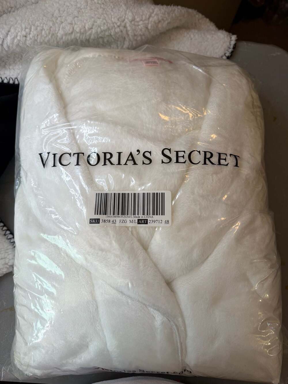 Victoria's Secret Plush Robe Size M/L White